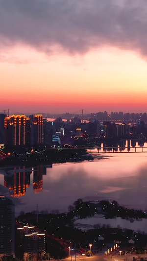 航拍疫情时的武汉夜景22秒视频