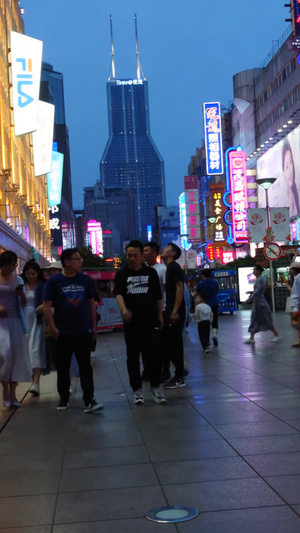 上海南京东路步行街延时夜景4秒视频