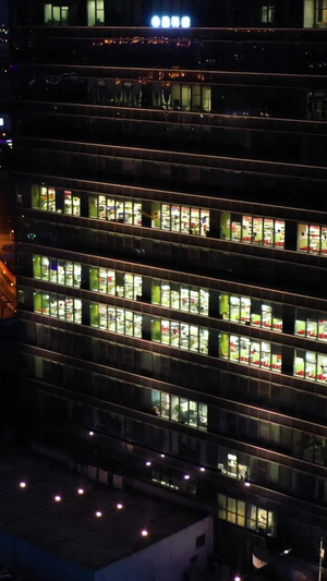 航拍晚上的办公楼灯火通明62秒视频