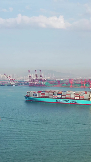 正在进港的货轮航拍视频54秒视频