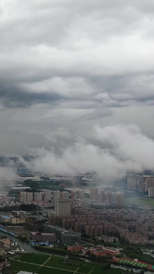 航拍台风暴雨云雾变化103秒视频