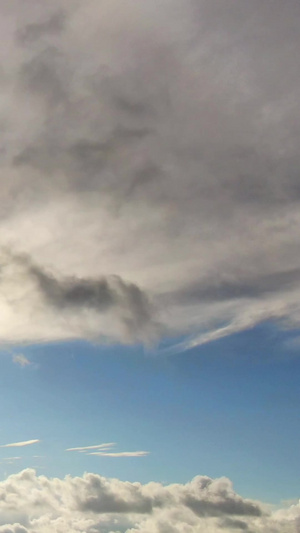 飞机视角穿越云层66秒视频