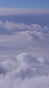 航空靠窗外美丽仙境的白云视频