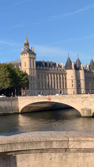法国巴黎塞纳河两岸城市建筑风光实拍视频37秒视频