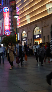 上海南京东路步行街延时夜景视频