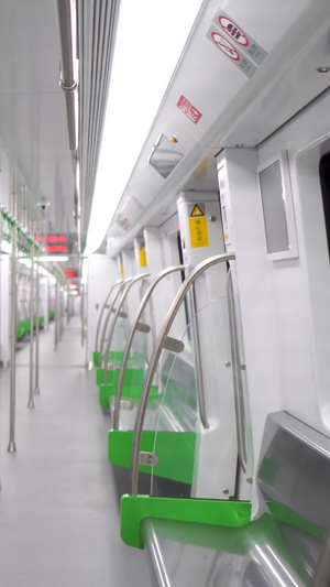 行驶中无人的地铁合集39秒视频