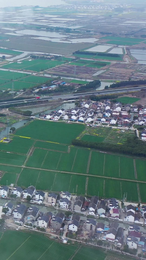 云层下的江南田野96秒视频