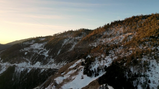 云南香格里拉雪山公路视频