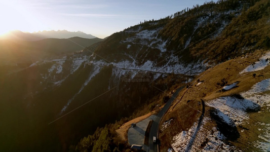 云南香格里拉雪山公路视频