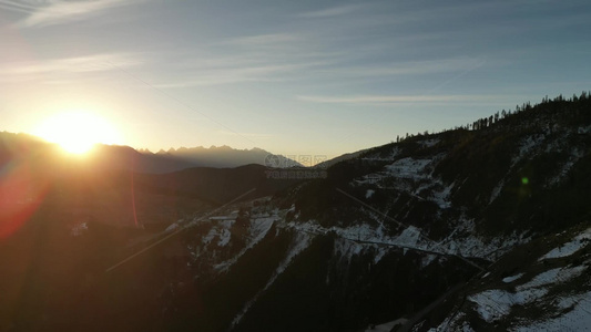 云南香格里拉雪山公路视频