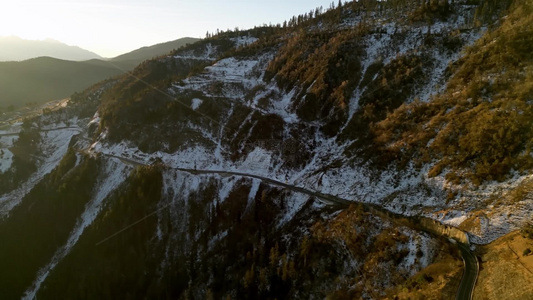 云南香格里拉雪山公路视频