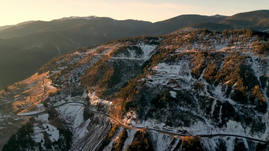 云南香格里拉雪山公路视频