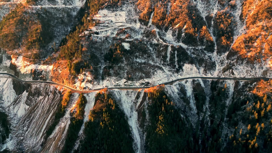 云南香格里拉雪山公路视频