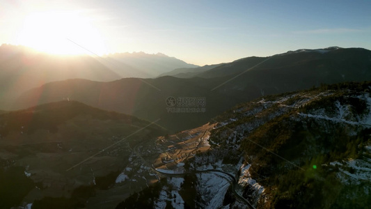 云南香格里拉雪山公路视频