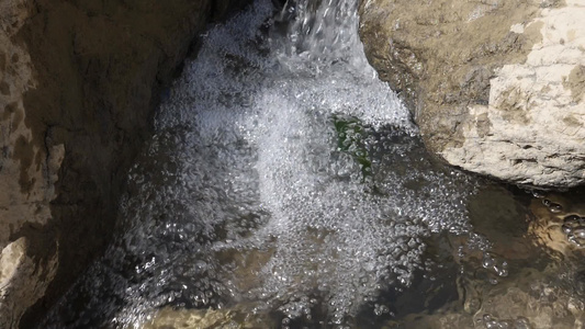 山间的小溪 河流 江水 瀑布 [飞泄]视频