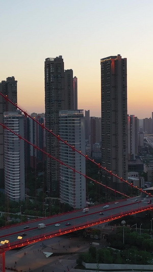 航拍风光城市天空夕阳落日余晖下的长江江景鹦鹉洲长江大桥素材城市素材39秒视频