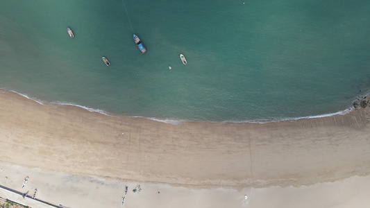 航拍沙滩海浪大海海洋视频