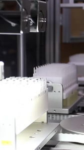 实拍试剂自动化生产检测线机器人视频