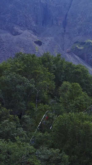 长白山瀑布航拍4A旅游景点16秒视频