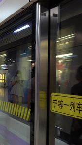 上海交通大学地铁站【该视频无肖像权】世界人口日视频