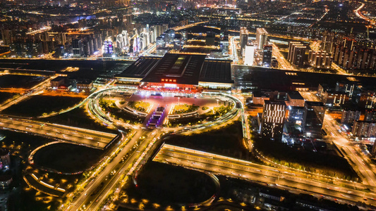 8K航拍南京南站高铁站夜景车流南站商圈夜景延时视频