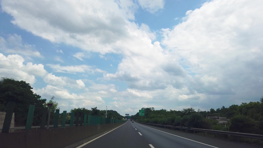 高速公路上汽车驾驶第一视角[第三位]视频