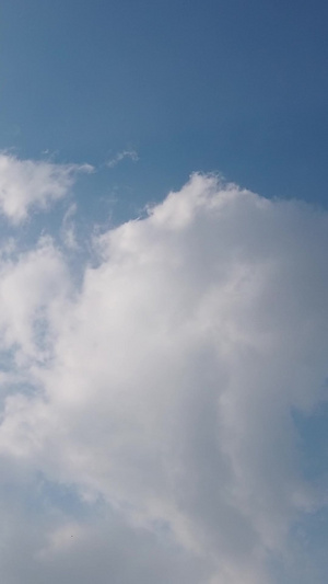 延时摄影晴朗天空流动的云自然天空素材天空空镜16秒视频