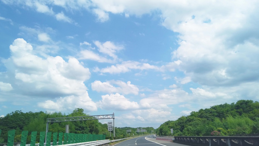 高速公路上汽车驾驶第一视角[第三位]视频