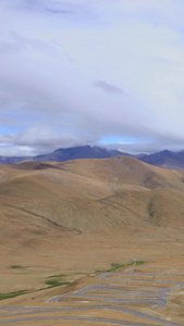 西藏阿里南线通往珠峰大本营的盘山公路延时视频高海拔视频