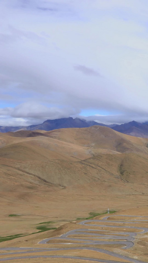 西藏阿里南线通往珠峰大本营的盘山公路延时视频高海拔17秒视频