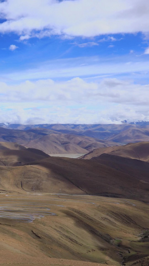 西藏阿里南线通往珠峰大本营的盘山公路延时视频自然风光17秒视频