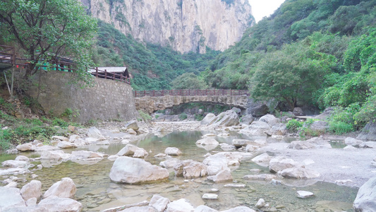 晴天云台山世界地质公园山水风景视频