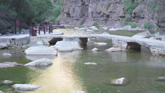 晴天云台山世界地质公园山水风景视频