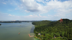 航拍蓝天白云天空湖北5A级地标旅游景区东湖风景4k素材59秒视频