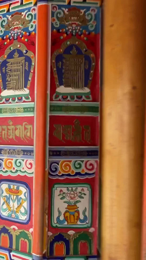 甘南夏河拉卜楞寺转经筒人群背影藏传佛教49秒视频