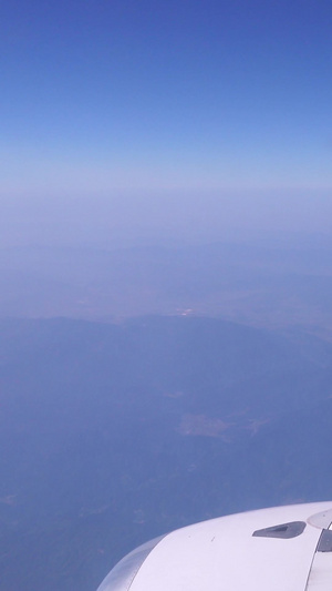 高空飞行的交通工具飞机交通素材热气球24秒视频