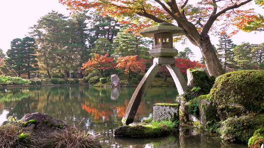 在木吉季节的花园中日本北西川省卡纳泽市岛川县视频