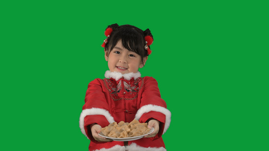 4K绿幕古装小女孩展示饺子视频