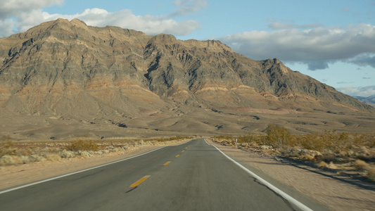 驾驶汽车从死亡谷到美国内华达州拉斯维加斯视频