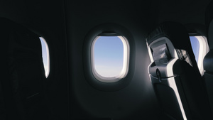 飞机窗口和乘客座位11秒视频
