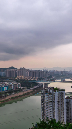 城市乌云来临暴雨前延时素材重庆山城9秒视频