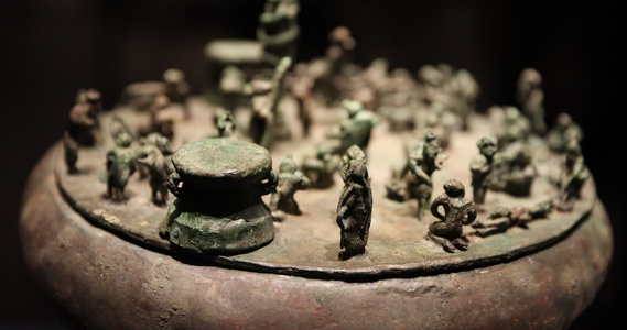 西汉杀人祭柱青铜贮贝器云南省博物馆藏视频