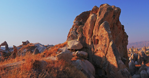 日落时卡帕多西亚风景如画的全景19秒视频