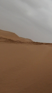 实拍第一视角GOPRO运动相机拍摄汽车轮胎沙漠漂移扬沙吉普車视频