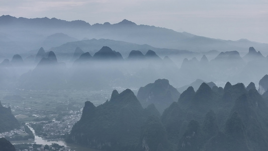 桂林阳朔喀斯特地貌十万大山美丽的中国风光视频