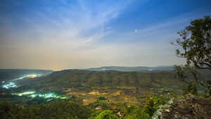 日出山上风云多雾的风景30秒视频