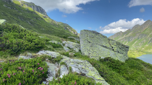 在古代陶伦岛的吉拉克西湖岸边陡峭的山坡上视频