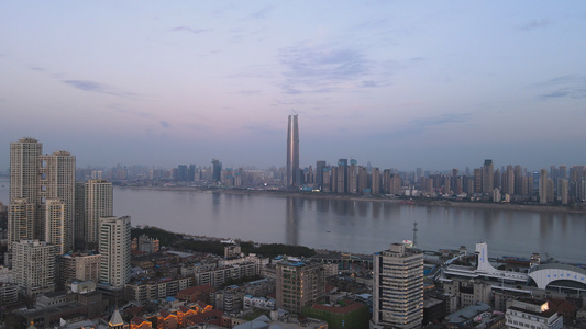 航拍城市地标天际线商务建筑江景风光4k素材视频
