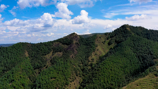 8K航拍蓝天白云大山美景视频