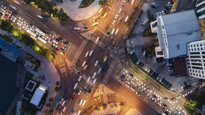 8k素材延时摄影航拍城市交通路口夜景8秒视频